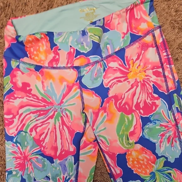 Lilly Pulitzer Luxletic Weekender Cropped Leggings - Picture 3 of 6